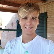 Ottenuto il diploma di maturità con massimo punteggio nell'interrogazione orale e nel tema di italiano